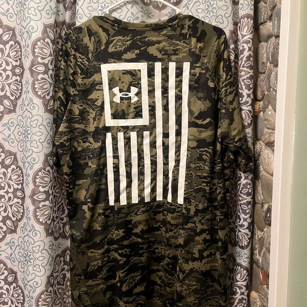 XL under armor dry fit shirt - Picture 2 of 3